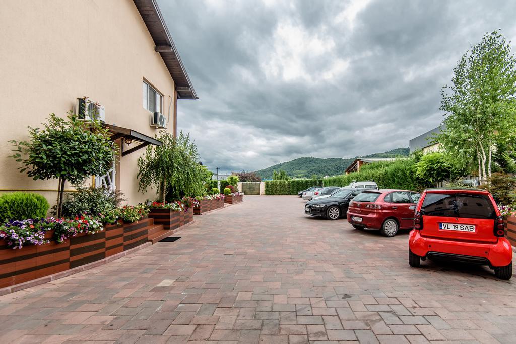 Pensiunea Paradis Râmnicu Vâlcea Exterior foto
