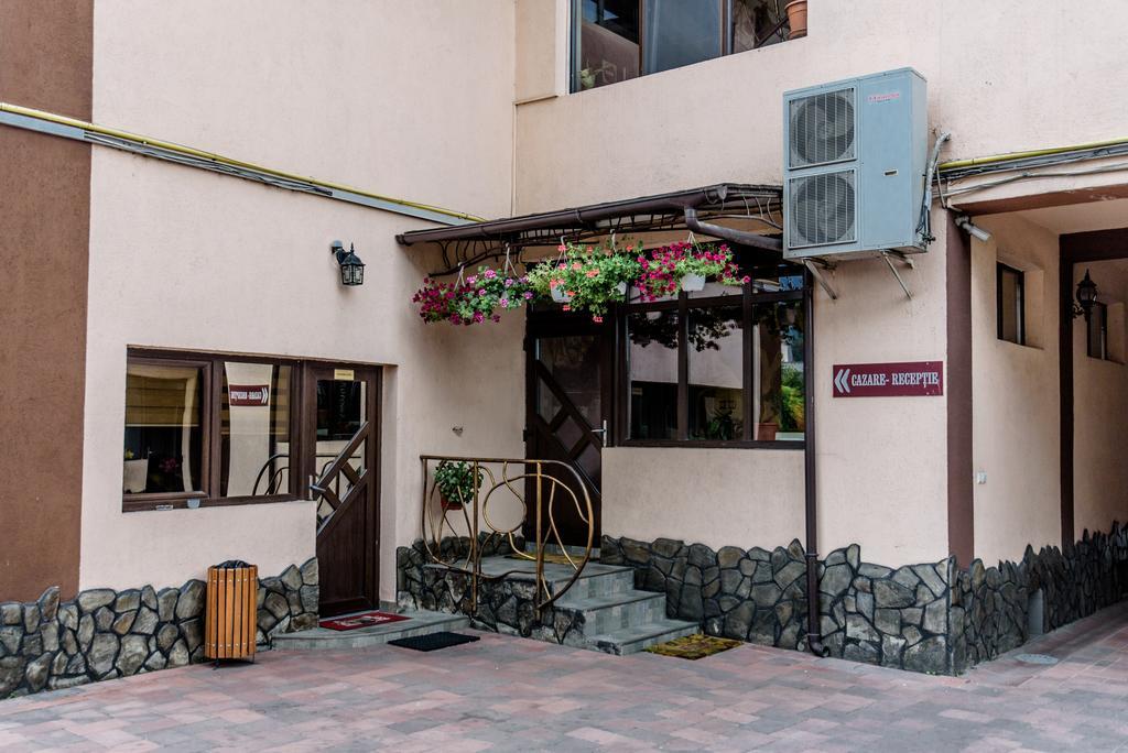Pensiunea Paradis Râmnicu Vâlcea Exterior foto